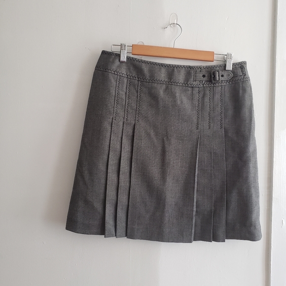 Loft mini skirt. - Picture 1 of 3